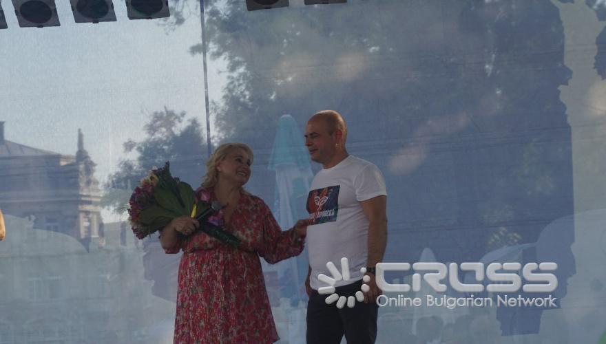 В Русе се проведе традиционният Русенски карнавал, който с времето се превърна в най-пъстрото и най-значимо събитие в културния календар на града, представляващо свободата на изявата, чрез всички форми на уличния пърформанс – шествия, танци, игри, състезания. Централната част на града се превърна в сцена, на която многобройни маскирани и талантливи участници се включиха в множество забавления и игри, придружени с атрактивни награди.