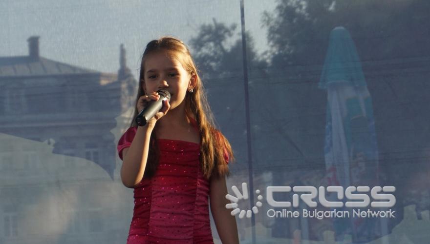 В Русе се проведе традиционният Русенски карнавал, който с времето се превърна в най-пъстрото и най-значимо събитие в културния календар на града, представляващо свободата на изявата, чрез всички форми на уличния пърформанс – шествия, танци, игри, състезания. Централната част на града се превърна в сцена, на която многобройни маскирани и талантливи участници се включиха в множество забавления и игри, придружени с атрактивни награди.