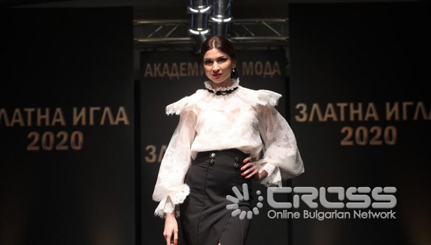 Предложения от колекция „Пътуване във времето“ на модна къща Romantika Fashion с дизайнер София Борисова.