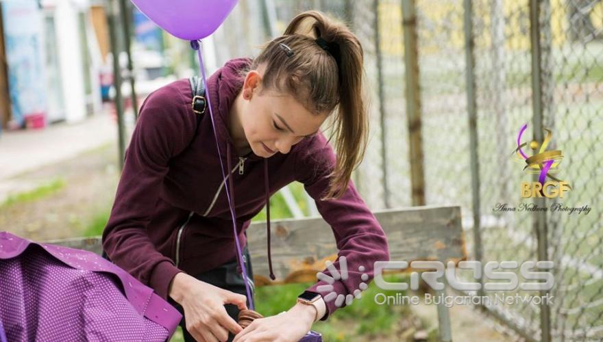 Заниманията на открито с кондиционния треньор  Цветелина Кирилова започнаха с отпразнуването на рождения ден на Мадлен Радуканова


Facebook: Българска федерация художествена гимнастика - Официална страница