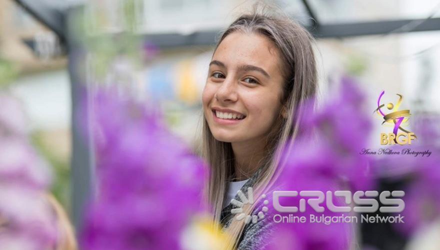 Заниманията на открито с кондиционния треньор  Цветелина Кирилова започнаха с отпразнуването на рождения ден на Мадлен Радуканова


Facebook: Българска федерация художествена гимнастика - Официална страница