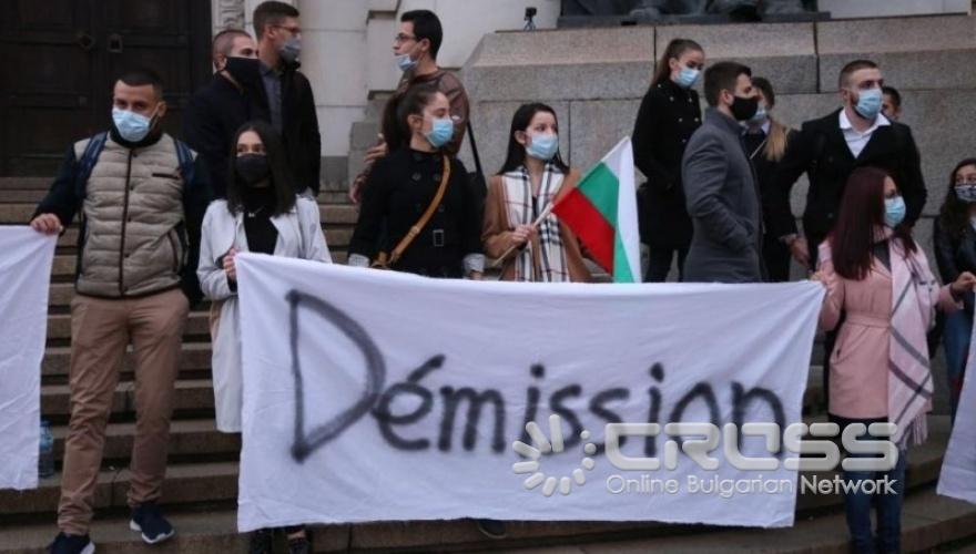 Студенти излязоха на протест пред СУ