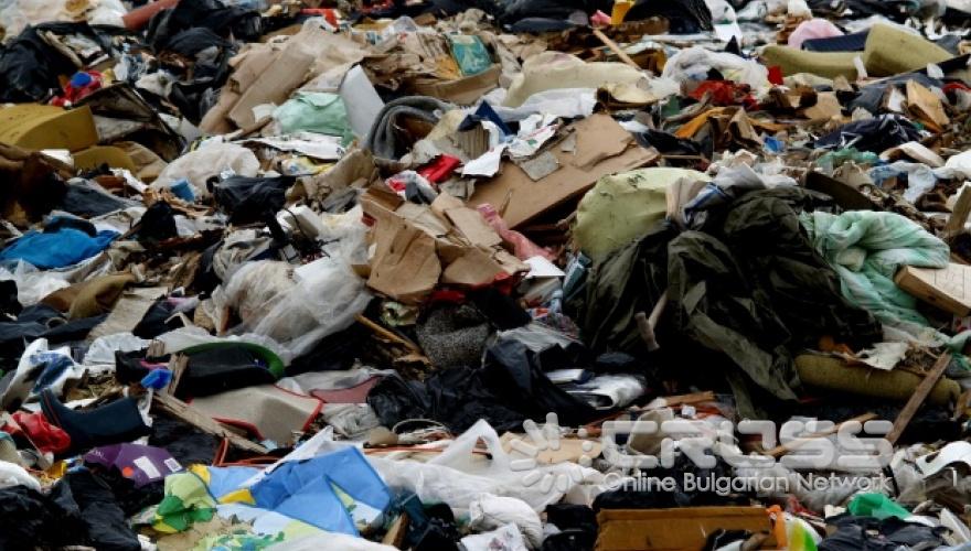Тонове боклук изплуваха в река Искър, истинска екокатастрофа