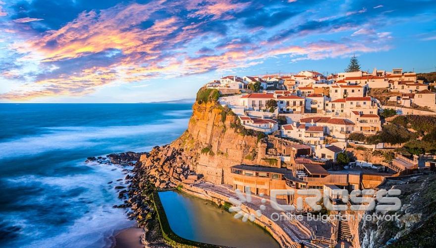 Това разкошно кътче на Португалия е увенчана от пъстър дворец и руините на мавританска крепост, която властва над града. Не пропускайте готическия национален дворец или да се разходите по калдъръмените улички.