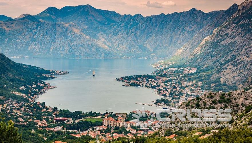 Изглед към залива, където се намират вековни дворци и алеи, забележителна храна и първобитни гори.