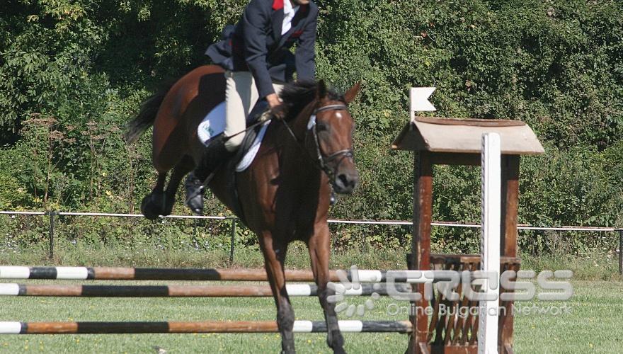 Международния турнир “ Св. Георги” по прескачане на препятствия се провежда от днес до 22 Август на КСБ “Хан Аспарух” – София в чест на патронния празник на ЕК “Св. Георги” и деня на гр. София. Това е 18-я турнир, в който ще участват над 45 отбора от България, Гърция, Македония, Румъния, Сърбия, Турция.