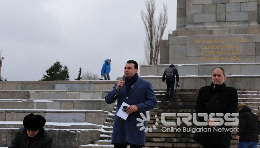 Поднасяне на венци и цветя пред Паметника на Съветската армия #Ние помним#