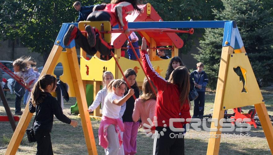 Днес,17 септември,Coca-Cola и община Костинброд организираха официалното откриване на новите спортна и детска площадка в града. 
