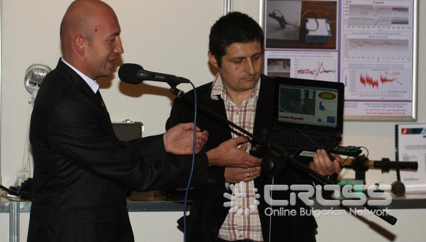 В рамките на изложбата „БАН и техниката", която гостува в Народното събрание,днес,24 септември, млади учени от БАН демонстрираха свои изобретения 