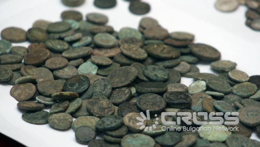 Италианските власти връщат в България 1070 броя предмети и монети от късната античност и римския период. Пратката с върнатите предмети беше отворена в сградата на Националната следствена служба. 