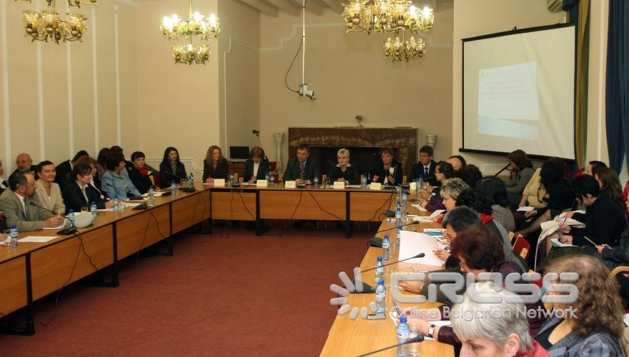 Министърът на образованието, науката и младежта Сергей Игнатов и столичният кмет Йорданка Фандъкова откриха кръгла маса на тема "Квалификацията на учителите в България – възможности за развитие, просперитет и постижения в сферата на образованието", посветена на Световния ден на учителя.