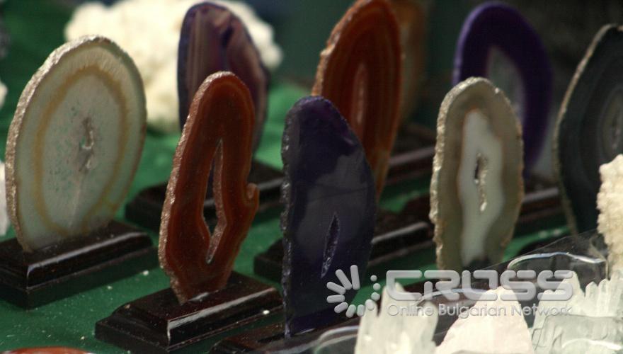 Днес,8 октомври,в Националния музей "Земята и хората" се проведе традиционната октомврийска изложба на минерали и скъпоценни камъни. Участие взеха над 40 фирми, занимаващи се с минерали и скъпоценни камъни, както и колекционери на минерали от цяла България. 