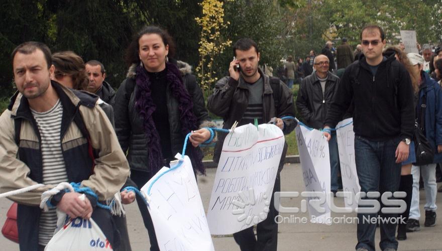 Днес,13 октомвр,от градинката с паметника на св. Кл. Охридски започна протестно шествие „2011г. – БЮДЖЕТЪТ НА НЕВЕЖЕСТВОТО”. Организатори са Сдружение “Когито”, САС, Гражданско движение за защита науката и образованието и др. 