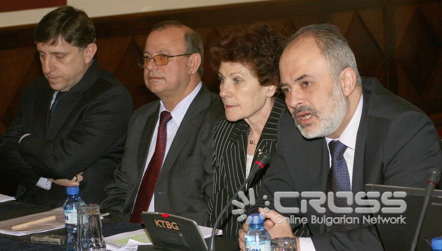 Министърът на труда и социалната политика Тотю Младенов откри
конференция на тема: Тотю Младенов откри
конференция на тема: „10 години пенсионна реформа в България: постижения и предизвикателства”