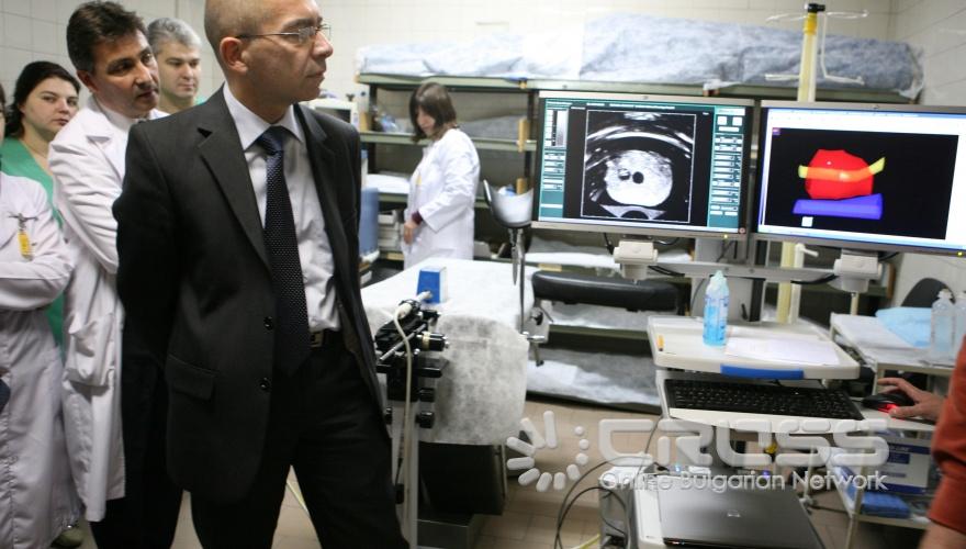 Днес, 14 октомври министърът на здравеопазването д-р Стефан Константинов присъства на откриването на обновеното отделение по Образна диагностика в "СБАЛ по Онкология" в София.