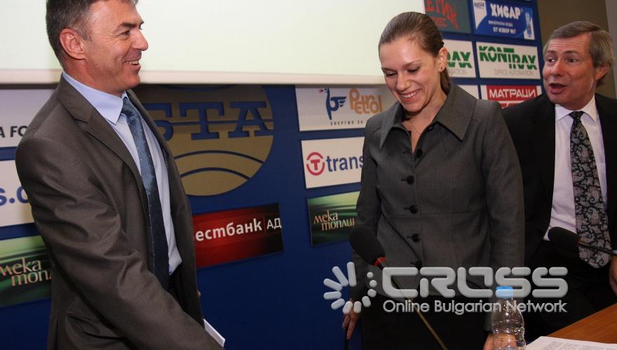 Днес,19 октомври,в пресклуба на БТА беше представена нова неправителствена организация „Заедно в час" създадена по инициатива на фондация „Америка за България". Присъстваха американския посланик Джеймс Уорлик и министърът на образованието и младежта и науката Сергей Игнатов. 