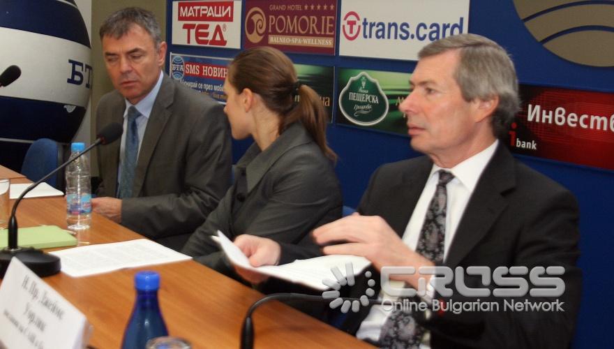 Днес,19 октомври,в пресклуба на БТА беше представена нова неправителствена организация „Заедно в час" създадена по инициатива на фондация „Америка за България". Присъстваха американския посланик Джеймс Уорлик и министърът на образованието и младежта и науката Сергей Игнатов. 