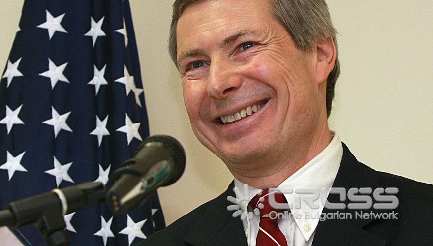 Н.П.Джеймс Уорлик е американският посланик в България.