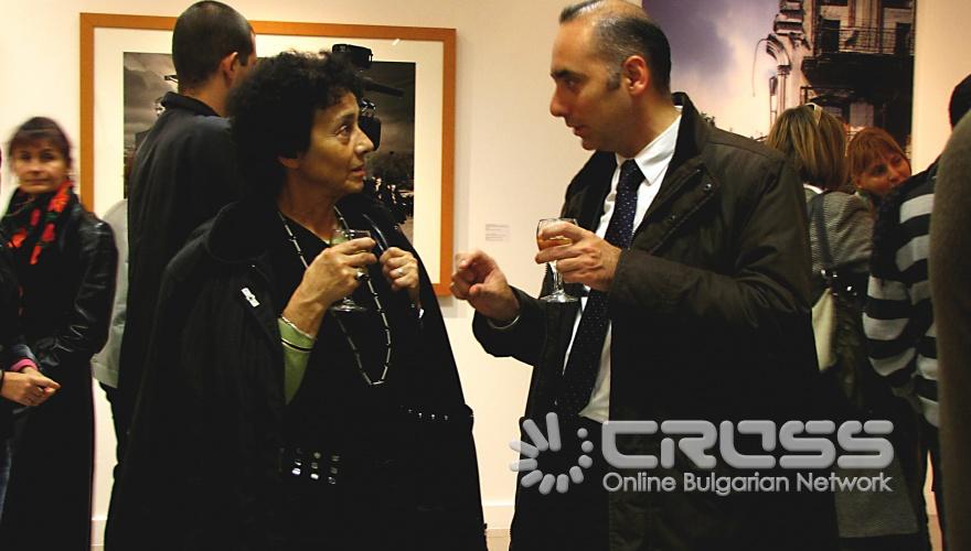 Днес,21 октомври,в институт Сервантес-София беше открита изложбата „Споделени пътища”, която представя творчеството на десет от най-добрите испански фотографи. 