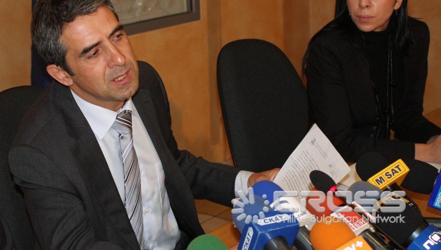 Днес,26 октомври,в зала "Пресцентър", министърът на регионалното развитие и благоустройството Росен Плевнелиев даде пресконференция заедно с председателя на Камара на строителите - инж. Светослав Глосов .Те направеха анализ на ситуацията на строителния бранш за изминалата година и на предстоящите цели за 2011 г., съобщиха от МРРБ. 