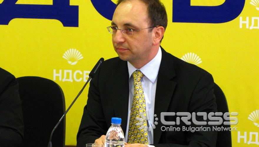 Днес,28 октомври,в централата на НДСВ се проведе пресконференцията за намеренията на правителството да национализира професионалните пенсионни фондове. 