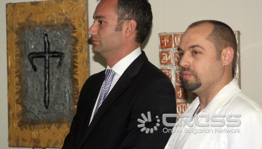 Министърът на външните работи Николай Младенов откри в МВнР изложбата „Глаголицата”. 