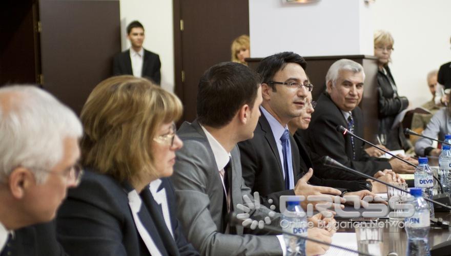 Днес,9 ноември,в голямата конферентна зала на Университета за национално и световно стопанство се проведе първата международна студентска научна конференция на тема "Европейски съюз 2020", организирана от Студентския съвет