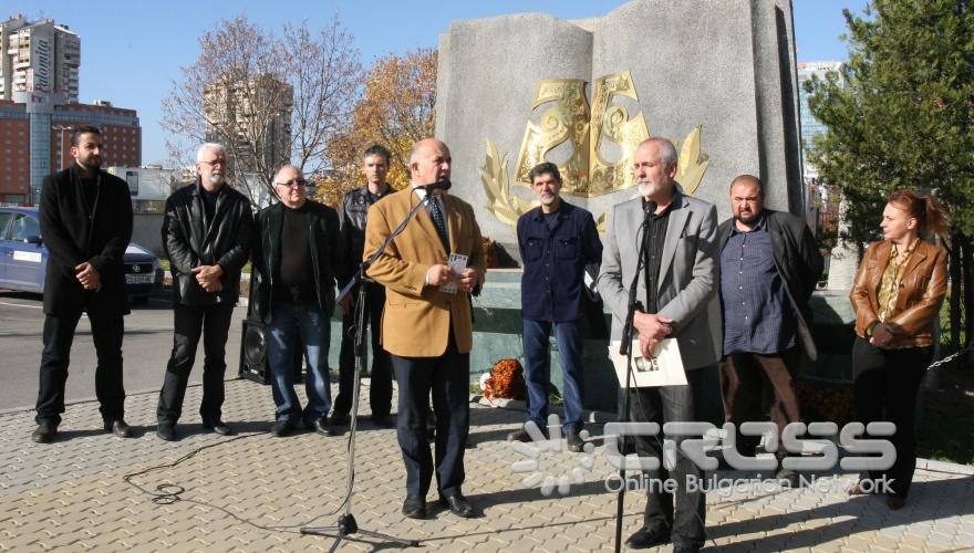 Днес,10 ноември, в УНИБИТ беше открит скулптурен комплекс 