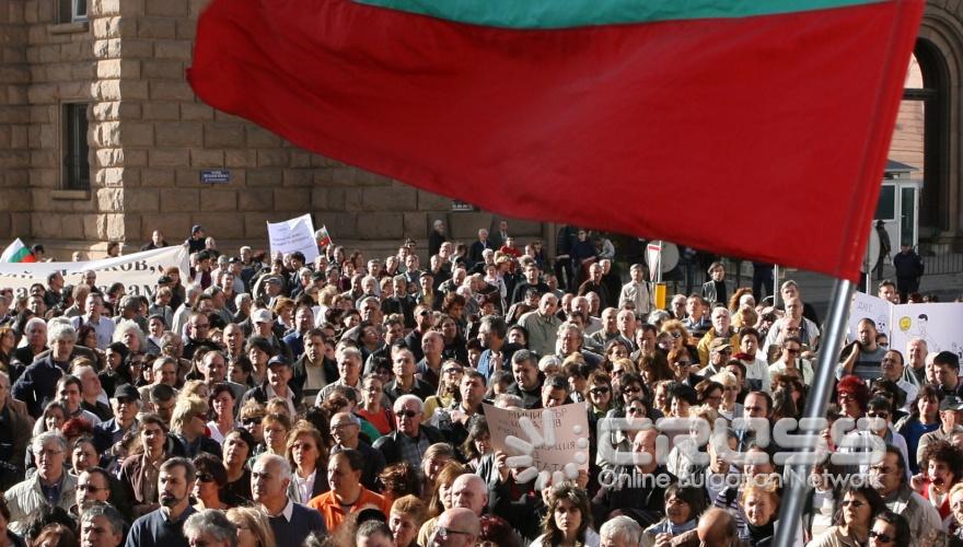 Днес,10 ноември,на площад „Цар Освободител” започна протестен митинг-шествие на служителите в БАН. 