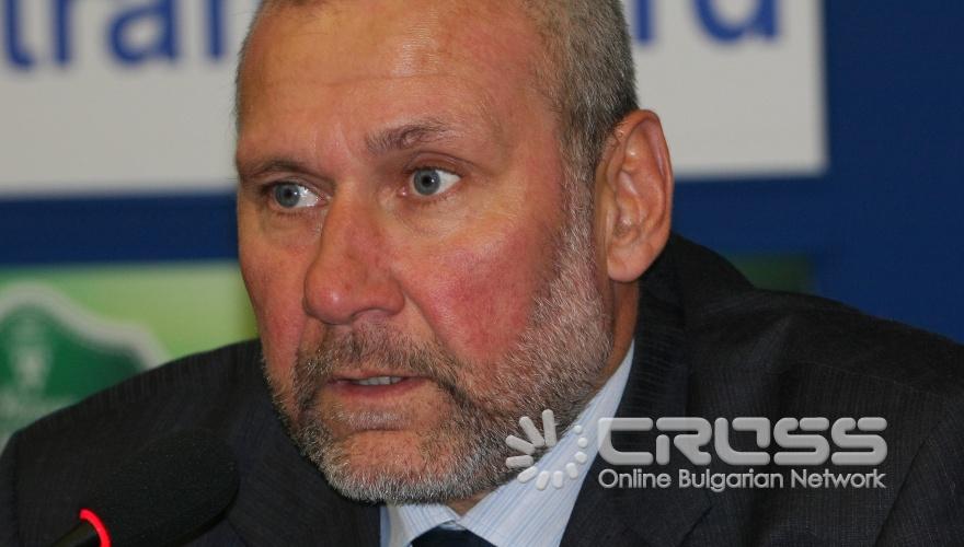 Проф. Николай Овчаров и издателство „Сиела” представиха в пресклуба на БТА книгата „Един археолог пътешества по света”. Суперлуксозното издание проследява археологическите пътувания на проф. Овчаров по света. 