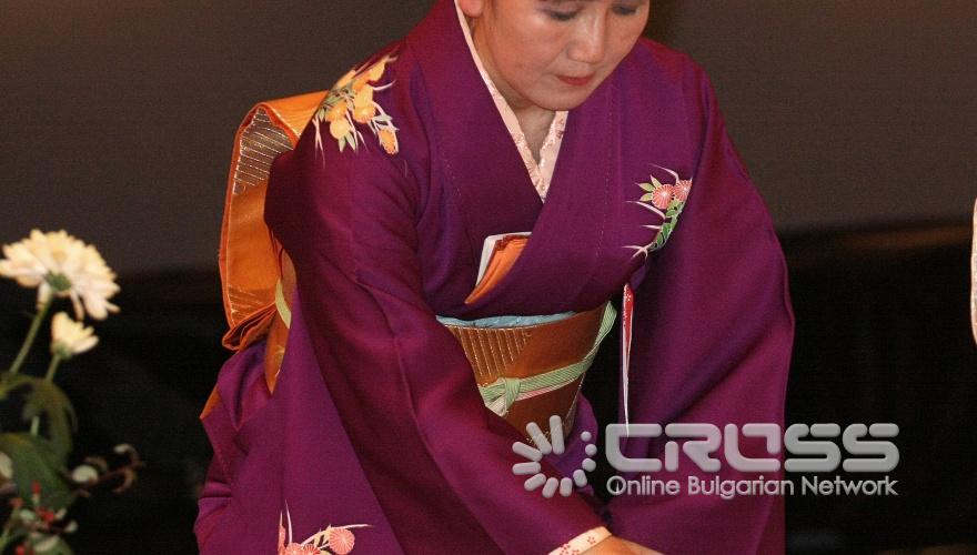 Днес,10 ноември,в зала 6 на НДК беше направена демонстрация на автентичната чайна практика „шаза”. 