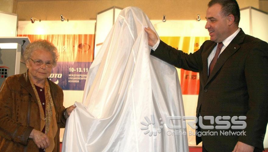 Днес,1 ноември, министърът на земеделието и храните д-р Мирослав Найденов откри паметника на „Българското кисело мляко" в рамките на изложението „Светът на млякото" в Интер Експо Център-София. 