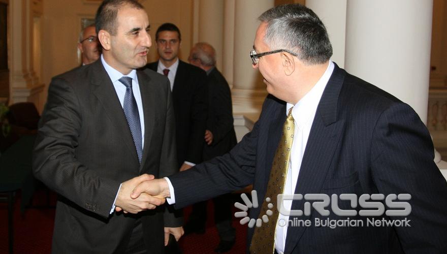 Кръгла маса на тема „Корупция без граници: връзка между корупцията и организираната престъпност в Европейския съюз" се проведе в зала „Изток" на Народното събрание. Във форума, организиран от Центъра за изследване на демокрацията, взе участие вицепремиерът и министър на вътрешните работи Цветан Цветанов. 