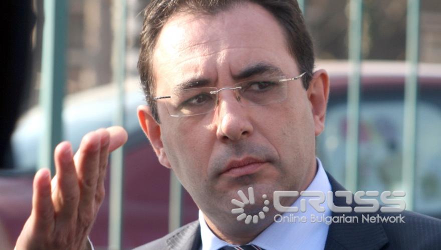 Министърът на транспорта, информационните технологии и съобщенията Александър Цветков посети автокъща „Любо Кар", където се запозна с ефекта от въвеждането на гаранция за употребяваните автомобили. 