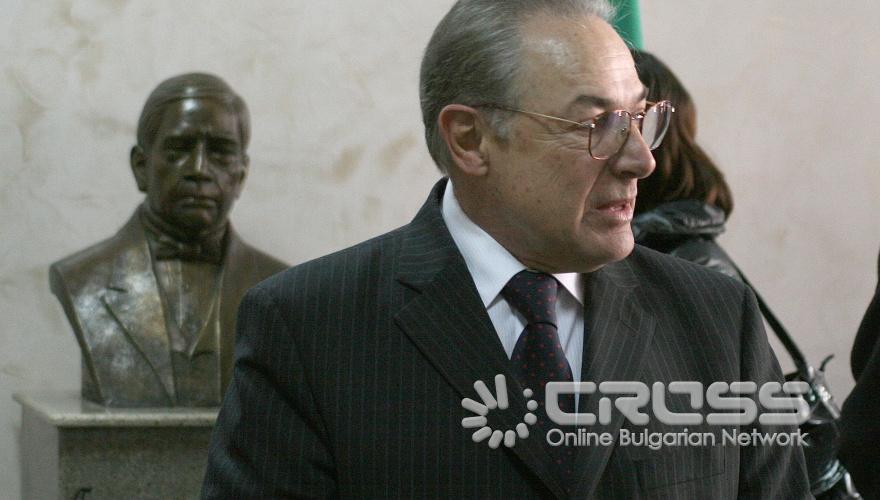 Посланикът на Съединените Мексикански Щати в България, със седалище в Будапеща, Педро Хосе Гонсалес Рубио Санчес дари на 49 основно училище бюст на Бенито Хуарес