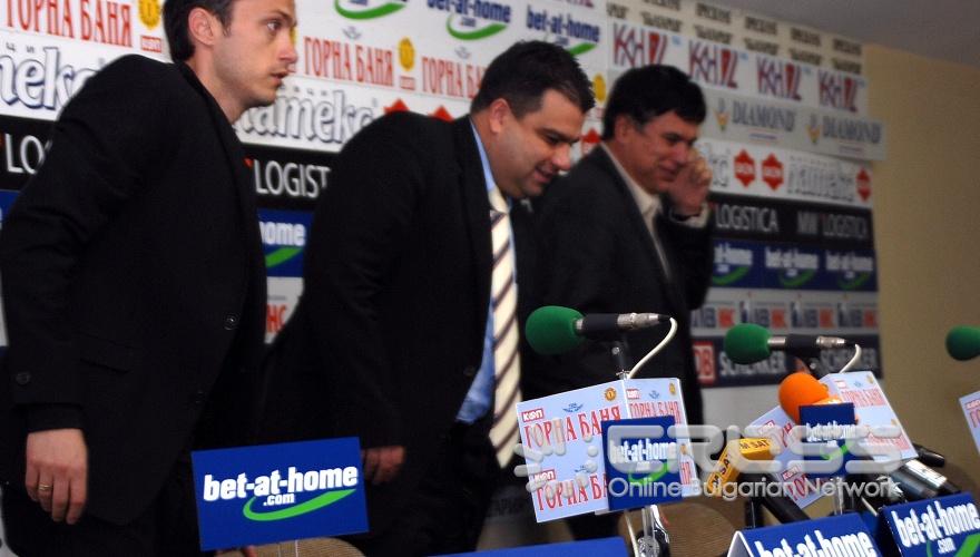 ДНЕС,22 НОЕМВРИ,СЕ СЪСТОЯ НАГРАЖДАВАНЕ И ПРЕСКОНФЕРЕНЦИЯ НА ХРИСТО ЯНЕВ /ЛИТЕКС/, ИЗБРАН ЗА ФУТБОЛИСТ № 1 НА ХІ КРЪГ В АНКЕТАТА НА В. "ФУТБОЛ" И ПРЕСКЛУБ "БЪЛГАРИЯ". 