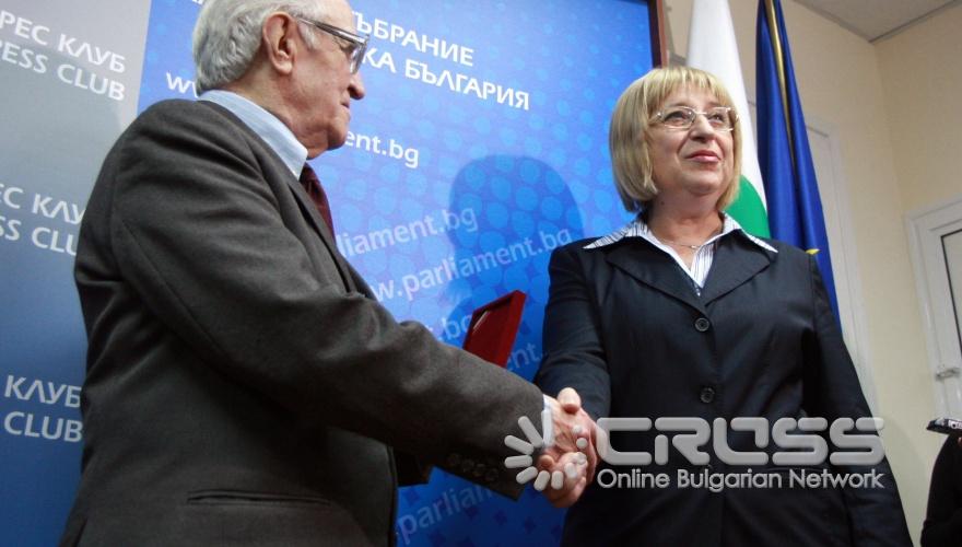 Днес,23 ноември, председателят на парламента Цецка Цачева откри новия пресклуб в Народното събрание