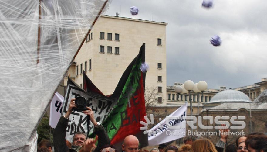 Български Лекарски Съюз, Българска Академия на Науките, младите учени "Когито", студенти от "Призив", САС, "Студентски Глас" Гражданско движение за образование и наука организираха протестен митинг шествие, който започна на площад „Цар Освободител". 