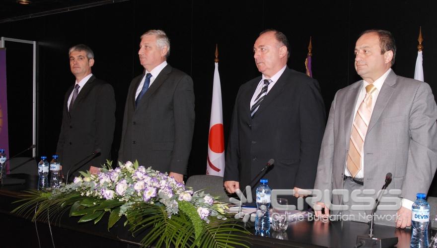 Днес,16 декември,в зала 8 на НДК официално беше открита конференция, посветена на 20-годишнината на КНСБ,където присъства и президентът Георги Първанов. 