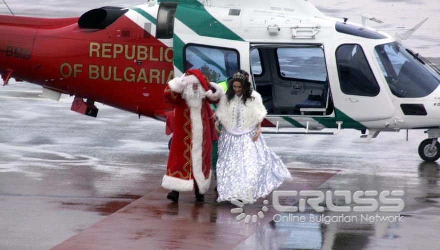 Министър-председателят Бойко Борисов и министърът по управление на средствата от Европейския съюз Томислав Дончев присъстваха на срещата на 100 деца от домовете „Драгалевци”, „Св. Иван Рилски” и „Надежда” с Дядо Коледа,който кацна на летище София