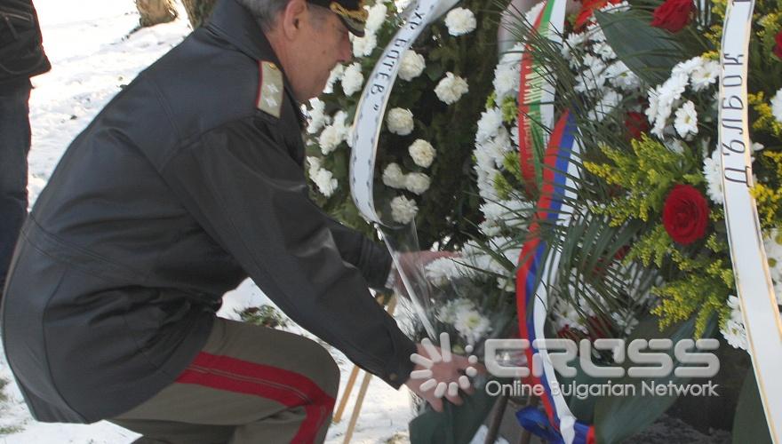 Днес,6 януари,пред бюст-паметника на Христо Ботев в Борисовата градина се проведе тържественото честване в София на 163-годишнината от рождението на поета. 