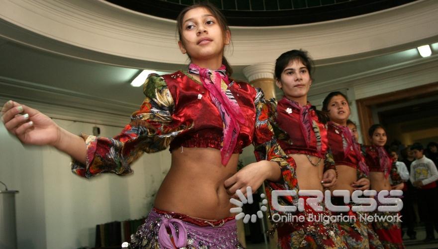 Днес,14 януари,в Министерството на образованието, младежта и науката, децата от основно училище „Христо Ботев” - село Долни Цибър, представиха пред министър Сергей Игнатов и неговия екип характерни елементи от празника на ромите Банго Васил. 