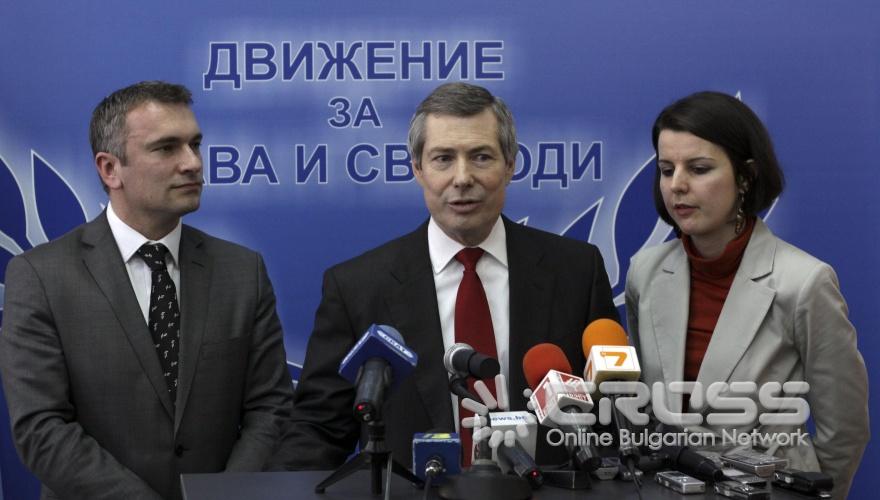 Председателят на Младежкото ДПС Джейхан Ибрямов и Джеймс Уорлик, посланик на САЩ в България,дадоха брифинг за представителите на медиите