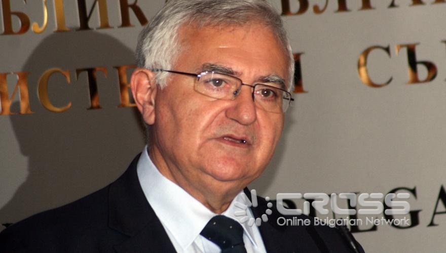 Министър-председателят Бойко Борисов разговаря с еврокомисаря по здравеопазване Джон Дали, който пристига на официално посещение в България. Пресконференцията на премиера Бойко Борисов и еврокомисар Джон Дали се проведе в Гранитна зала на Министерския съвет.