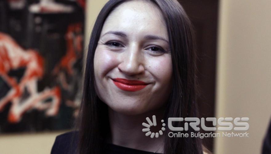 Със серия от живописни тематични творби на българката от бесарабски произход Йона Тукусер беше открита изложбата „Глад“ в центъра за култура и дебат „Червената къща“ в София. 