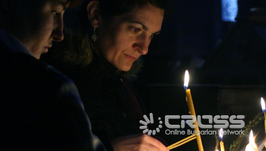 Днес православната църква празнува християнския празник Цветница, наричан още Връбница.