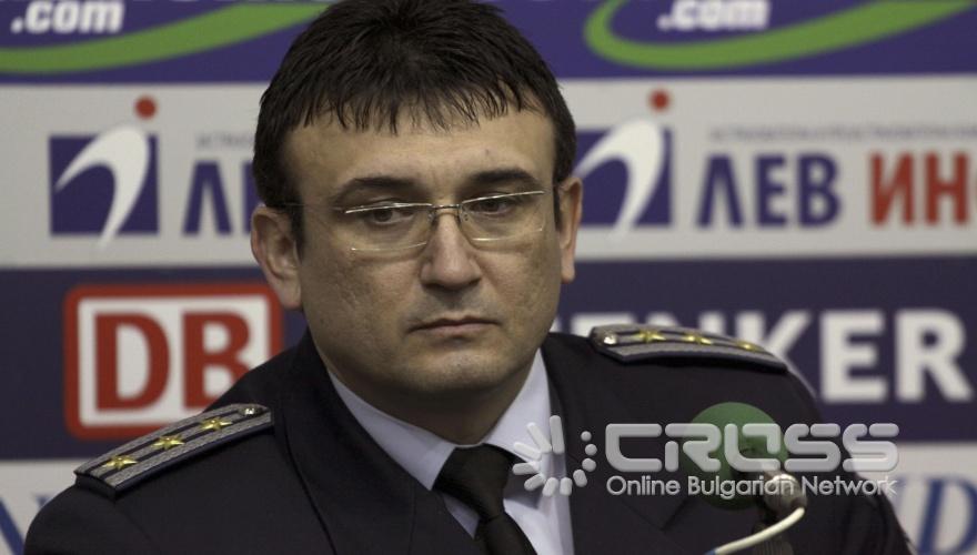 ПРЕСКОНФЕРЕНЦИЯ НА НАЧАЛНИКА НА ОТДЕЛ "ОХРАНИТЕЛНА ПОЛИЦИЯ" НА СДВР МЛАДЕН МАРИНОВ И НА ГЛАВЕН ИНСПЕКТОР АНТОН ЗЛАТАНОВ - НАЧАЛНИК НА ГРУПАТА ЗА БОРБА СЪС СПОРТНОТО ХУЛИГАНСТВО КЪМ СДВР ЗА ОХРАНИТЕЛНИТЕ МЕРКИ ПРЕДИ, ПО ВРЕМЕ И СЛЕД МАЧА ЛЕВСКИ-ЦСКА НА 26.02.2011 г.