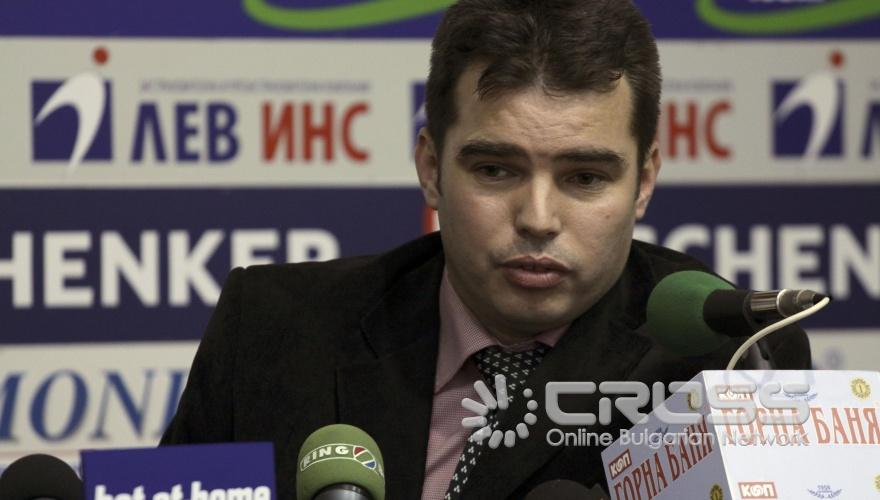 ПРЕСКОНФЕРЕНЦИЯ НА НАЧАЛНИКА НА ОТДЕЛ "ОХРАНИТЕЛНА ПОЛИЦИЯ" НА СДВР МЛАДЕН МАРИНОВ И НА ГЛАВЕН ИНСПЕКТОР АНТОН ЗЛАТАНОВ - НАЧАЛНИК НА ГРУПАТА ЗА БОРБА СЪС СПОРТНОТО ХУЛИГАНСТВО КЪМ СДВР ЗА ОХРАНИТЕЛНИТЕ МЕРКИ ПРЕДИ, ПО ВРЕМЕ И СЛЕД МАЧА ЛЕВСКИ-ЦСКА НА 26.02.2011 г.