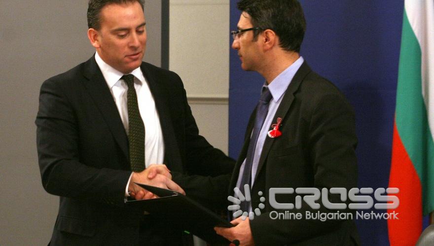 Днес,2 март,в Гранитната зала на МС беше подписан Меморандум за разбирателство с Европейската банка за възстановяване и развитие. От страна на България документът беше подписан от министъра на икономиката, енергетиката и туризма Трайчо Трайков и Даниел Берг - директор на ЕБВР за България.
