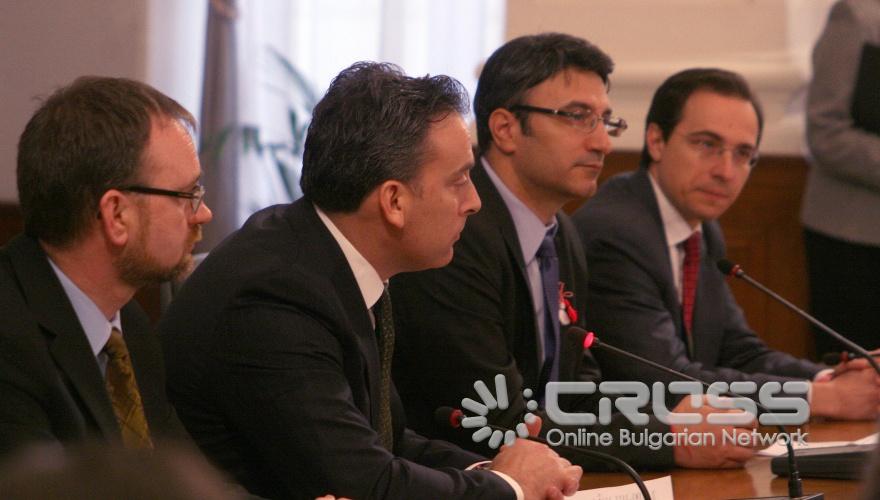 Днес,2 март,в Гранитната зала на МС беше подписан Меморандум за разбирателство с Европейската банка за възстановяване и развитие. От страна на България документът беше подписан от министъра на икономиката, енергетиката и туризма Трайчо Трайков и Даниел Берг - директор на ЕБВР за България.
